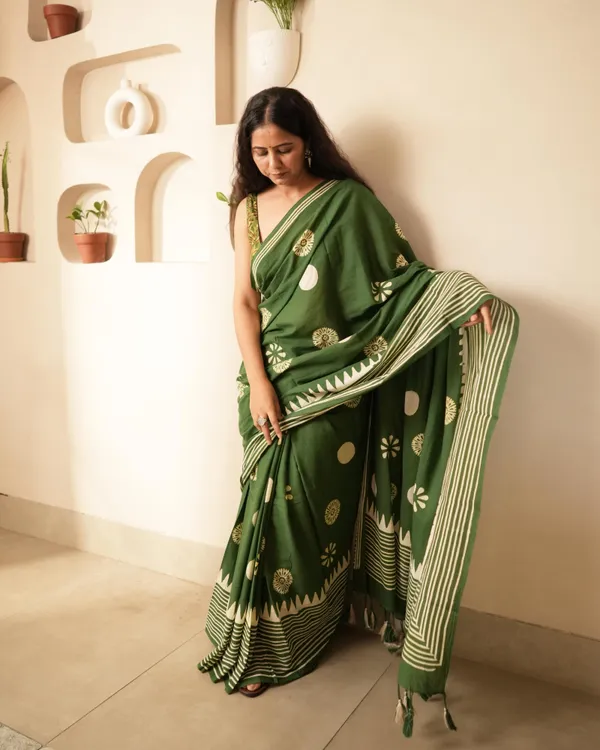 Green_Cotton_H_Block_Printed_Mul_Saree_With_Tassels_For_Women